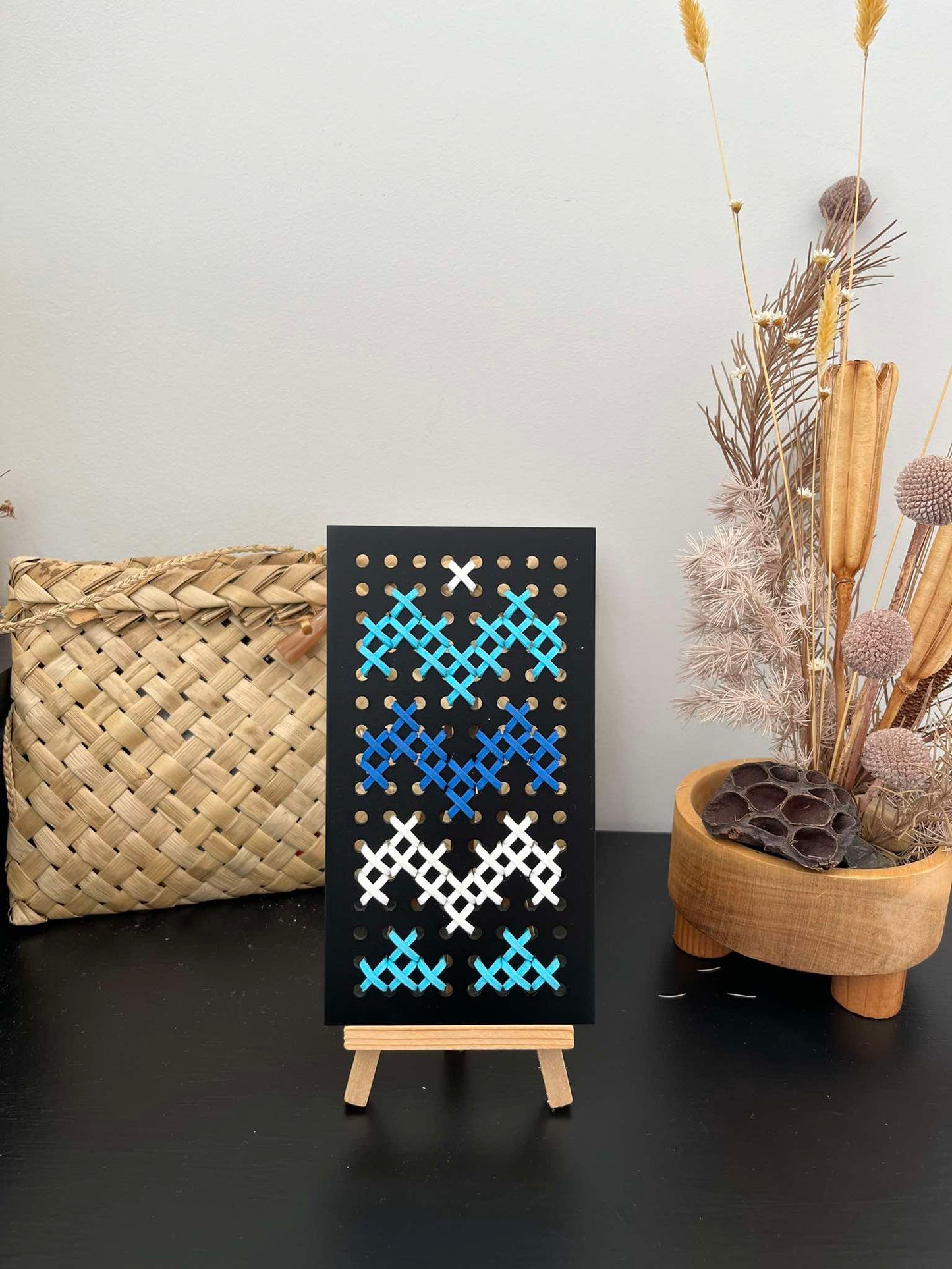 Wooden easel stands for Mini Panels